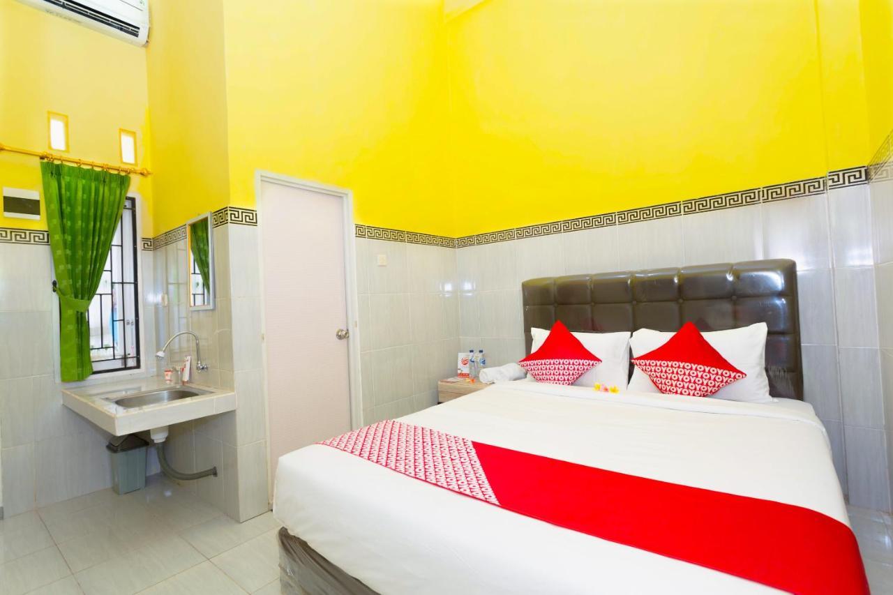 Oyo 1427 Azzahra Guest House Syariah Mataram Buitenkant foto