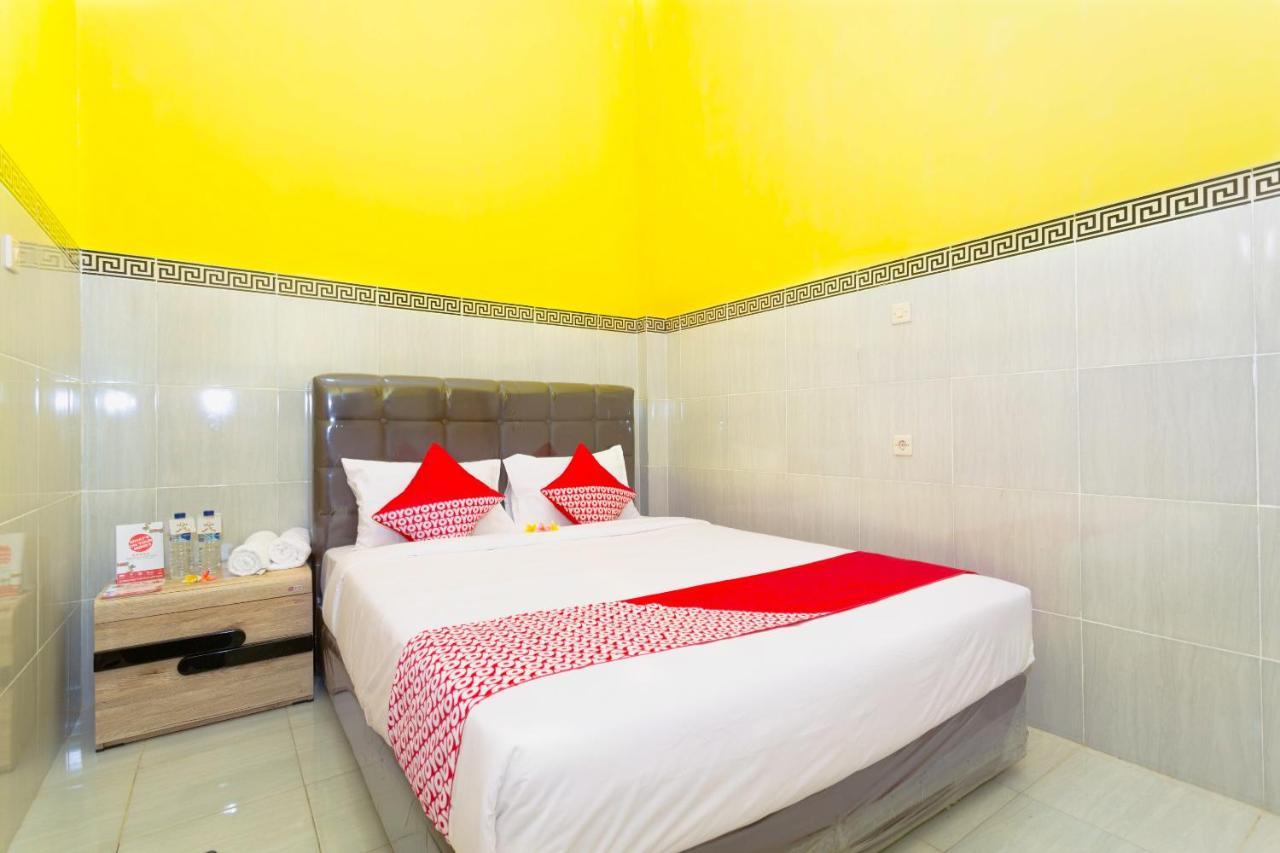 Oyo 1427 Azzahra Guest House Syariah Mataram Buitenkant foto