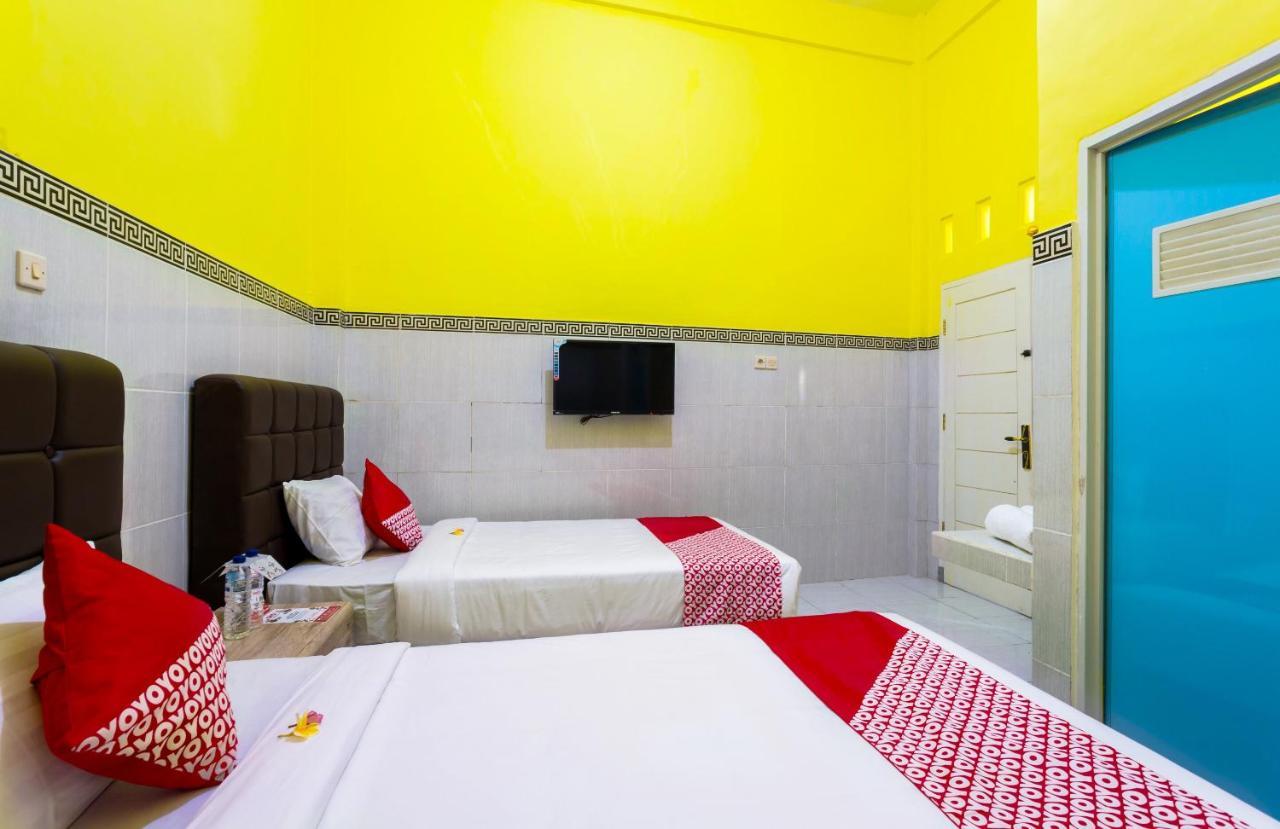 Oyo 1427 Azzahra Guest House Syariah Mataram Buitenkant foto