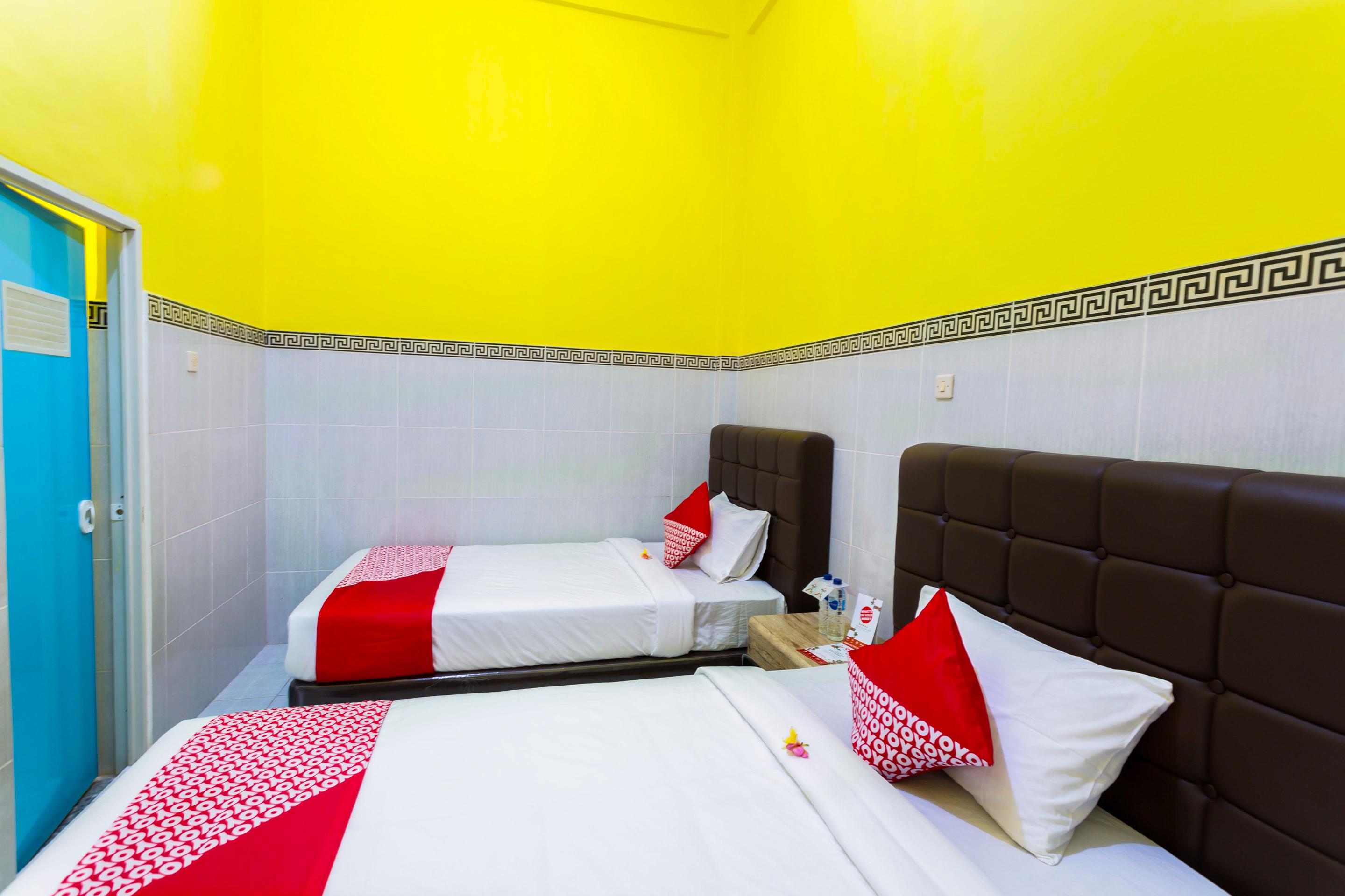 Oyo 1427 Azzahra Guest House Syariah Mataram Buitenkant foto
